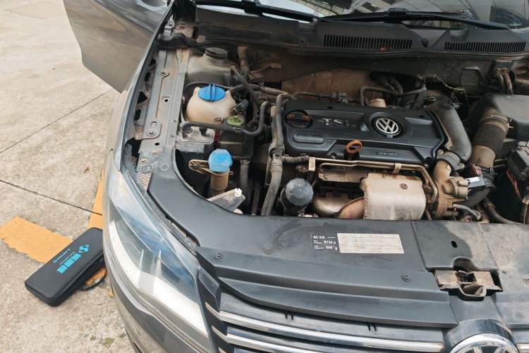 Used Volkswagen Bora 2013 1.4T Automatic Comfort Model Engine Bay Right