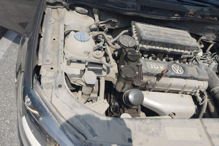 Used Volkswagen Bora 2013 1.6L Manual Fashion Edition Engine Bay Right
