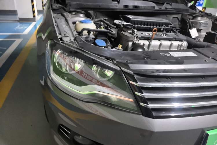 Used Volkswagen Bora 2013 1.6L Manual Comfort Model Engine Bay Right