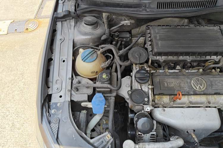 Used Volkswagen Bora 2013 1.6L Automatic Fashion Model Engine Bay Right