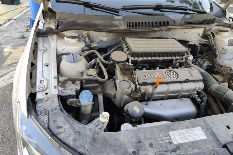Used Volkswagen Bora 2013 1.6L Manual Fashion Edition Engine Bay Right