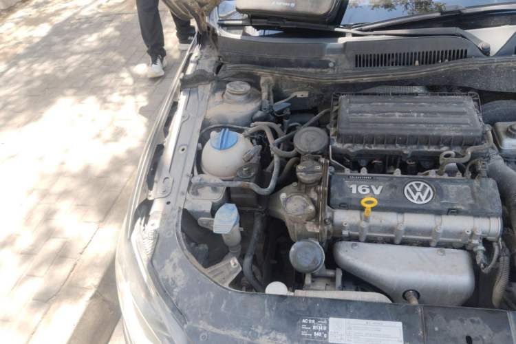 Used Volkswagen Bora 2013 1.6L Manual Fashion Edition Engine Bay Right