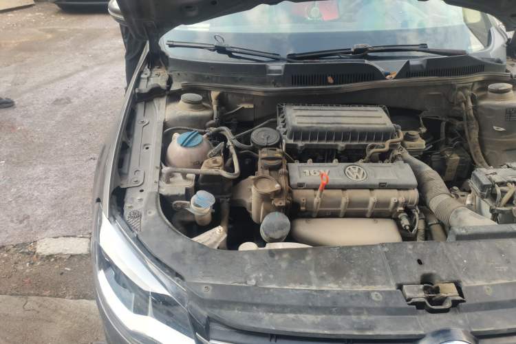 Used Volkswagen Bora 2013 1.6L Manual Fashion Edition Engine Bay Right