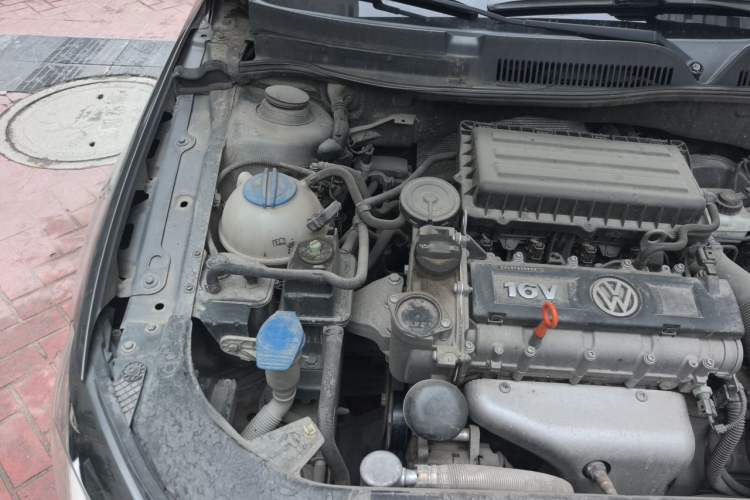 Used Volkswagen Bora 2013 1.6L Manual Comfort Model Engine Bay Right