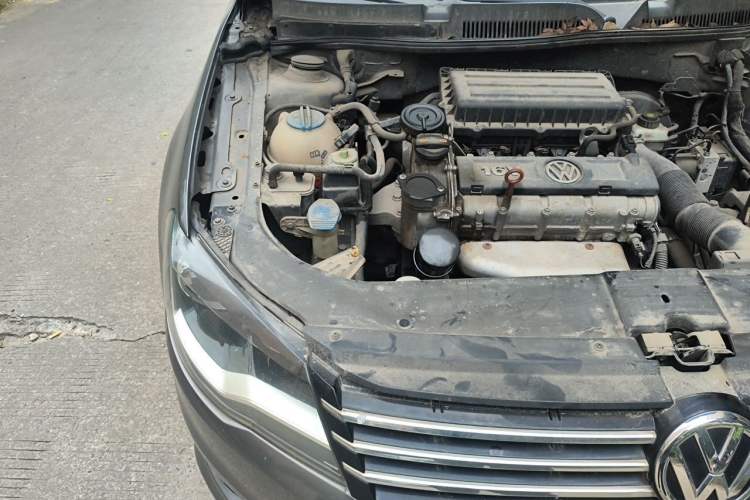 Used Volkswagen Bora 2013 1.6L Manual Comfort Model Engine Bay Right