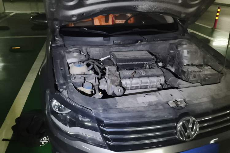 Used Volkswagen Bora 2013 1.6L Manual Fashion Edition Engine Bay Right