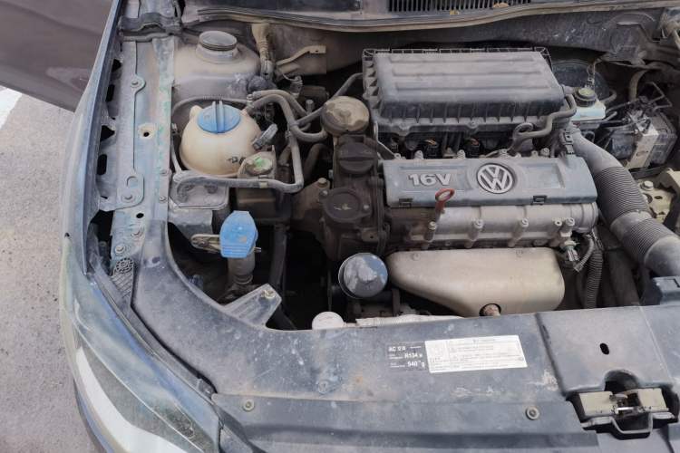 Used Volkswagen Bora 2013 1.6L Manual Fashion Edition Engine Bay Right