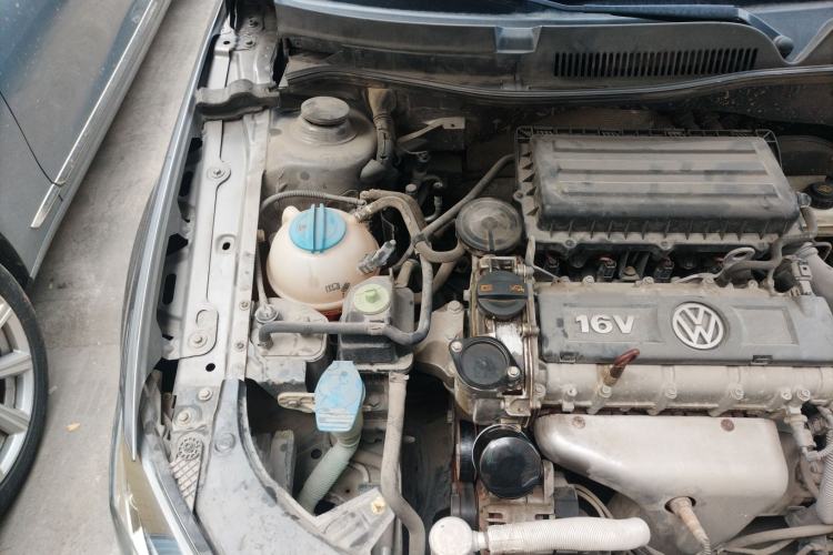 Used Volkswagen Bora 2013 1.6L Manual Fashion Edition Engine Bay Right