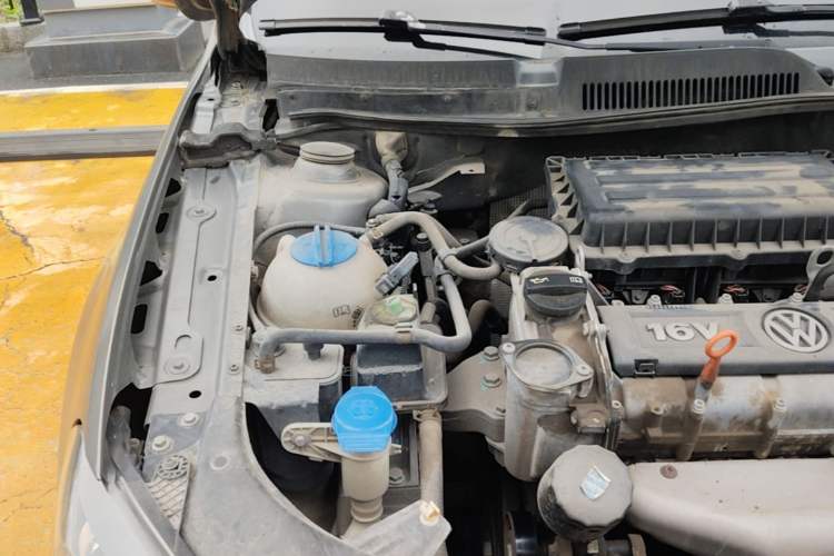 Used Volkswagen Bora 2013 1.6L Automatic Fashion Model Engine Bay Right
