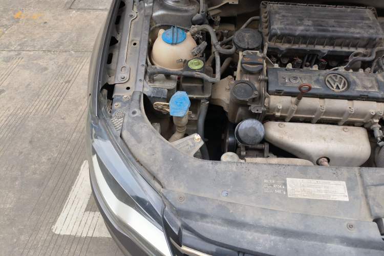 Used Volkswagen Bora 2013 1.6L Manual Fashion Edition Engine Bay Right