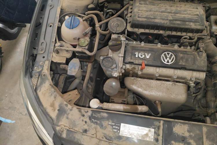 Used Volkswagen Bora 2013 1.6L Automatic Fashion Model Engine Bay Right