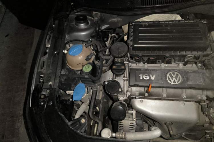 Used Volkswagen Bora 2013 1.6L Manual Fashion Edition Engine Bay Right