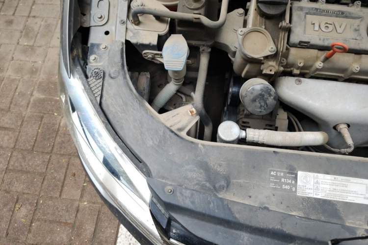Used Volkswagen Bora 2013 1.6L Automatic Luxury Model Engine Bay Right