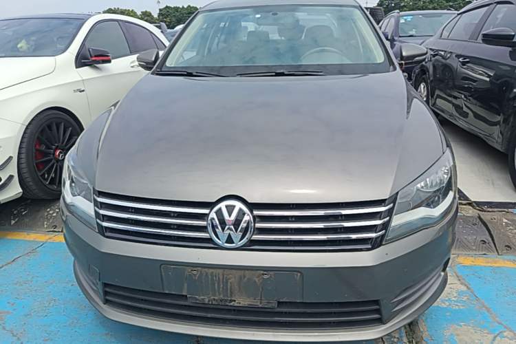Used Volkswagen Bora 2013 1.6L Manual Fashion Edition Front