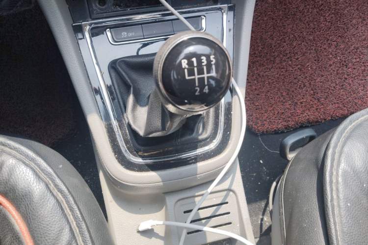 Used Volkswagen Bora 2013 1.6L Manual Fashion Edition Gear Lever