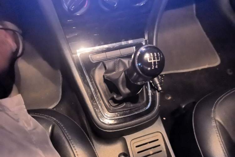 Used Volkswagen Bora 2013 1.6L Manual Comfort Model Gear Lever