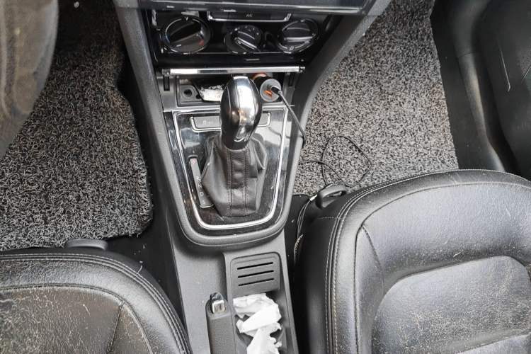 Used Volkswagen Bora 2013 1.6L Automatic Fashion Model Gear Lever