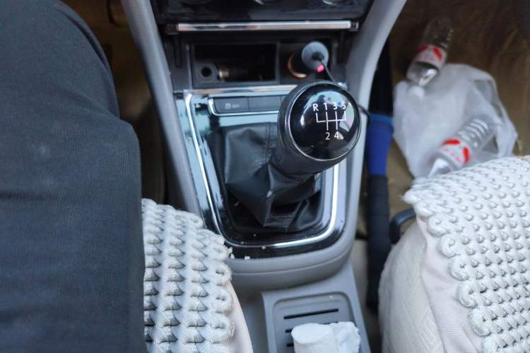 Used Volkswagen Bora 2013 1.6L Manual Fashion Edition Gear Lever