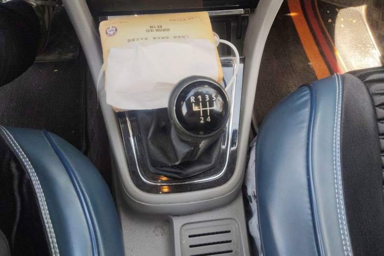 Used Volkswagen Bora 2013 1.6L Manual Fashion Edition Gear Lever