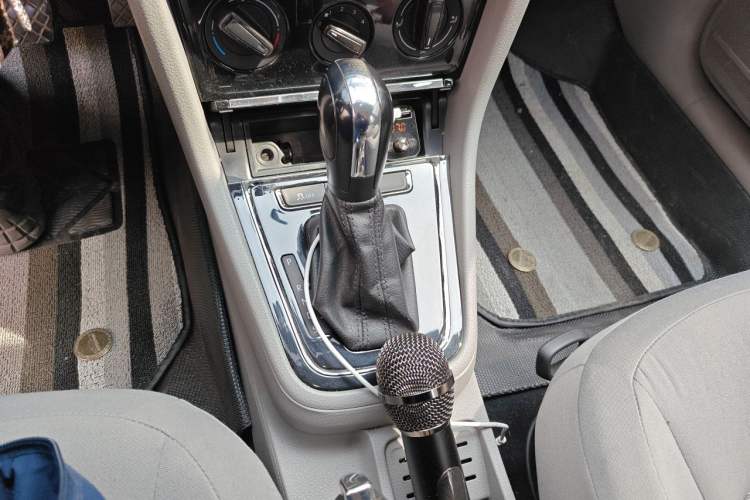 Used Volkswagen Bora 2013 1.6L Automatic Fashion Model Gear Lever
