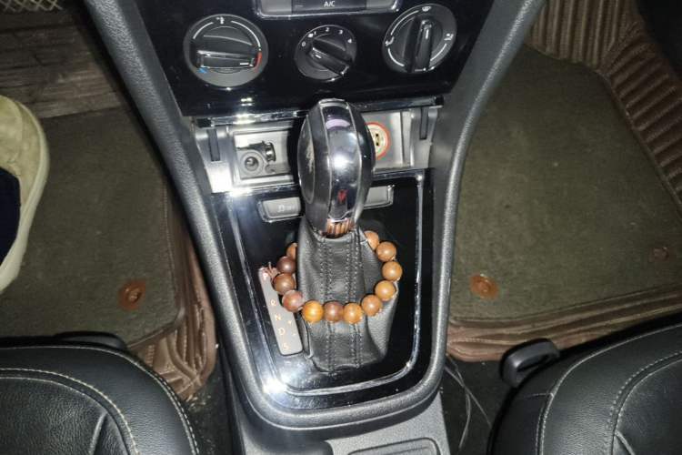 Used Volkswagen Bora 2013 1.6L Automatic Comfort Model Gear Lever