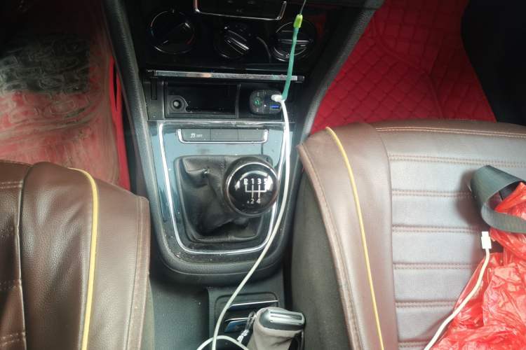 Used Volkswagen Bora 2013 1.6L Manual Fashion Edition Gear Lever