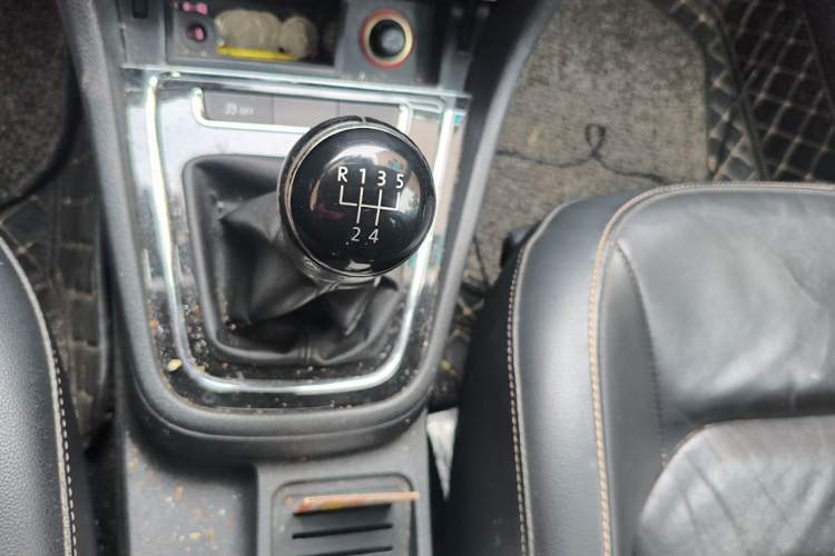 Used Volkswagen Bora 2013 1.6L Manual Comfort Model Gear Lever