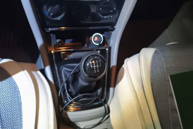 Used Volkswagen Bora 2013 1.6L Manual Fashion Edition Gear Lever