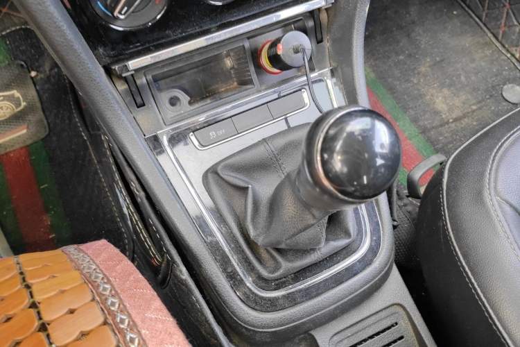 Used Volkswagen Bora 2013 1.6L Manual Comfort Model Gear Lever