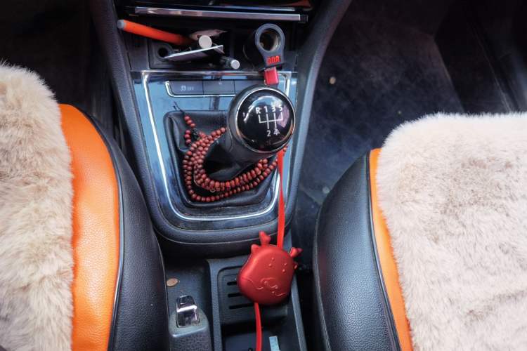 Used Volkswagen Bora 2013 1.6L Manual Fashion Edition Gear Lever