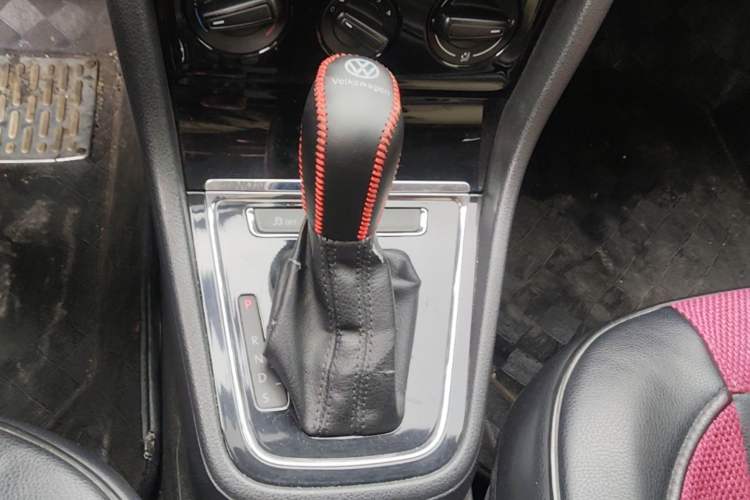 Used Volkswagen Bora 2013 1.6L Automatic Fashion Model Gear Lever
