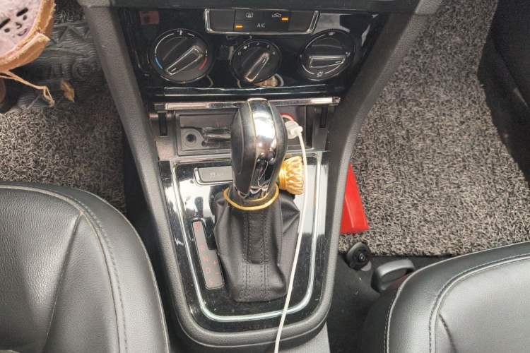 Used Volkswagen Bora 2013 1.6L Automatic Comfort Model Gear Lever