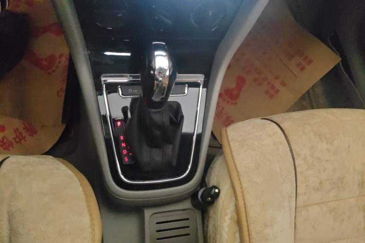 Used Volkswagen Bora 2013 1.6L Automatic Fashion Model Gear Lever