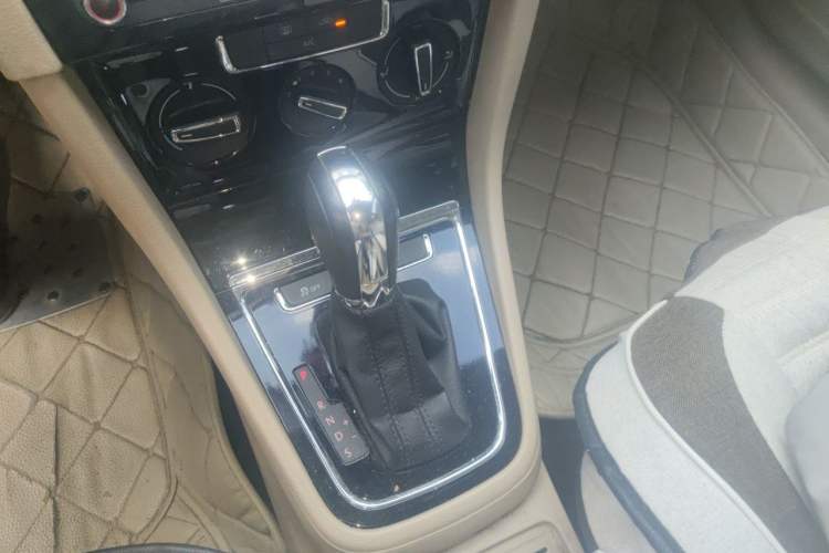 Used Volkswagen Bora 2013 1.6L Automatic Comfort Model Gear Lever