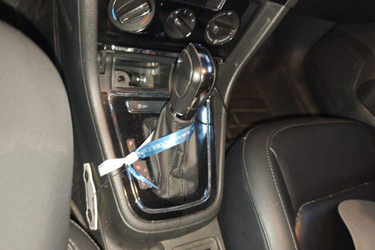 Used Volkswagen Bora 2013 1.6L Automatic Comfort Model Gear Lever