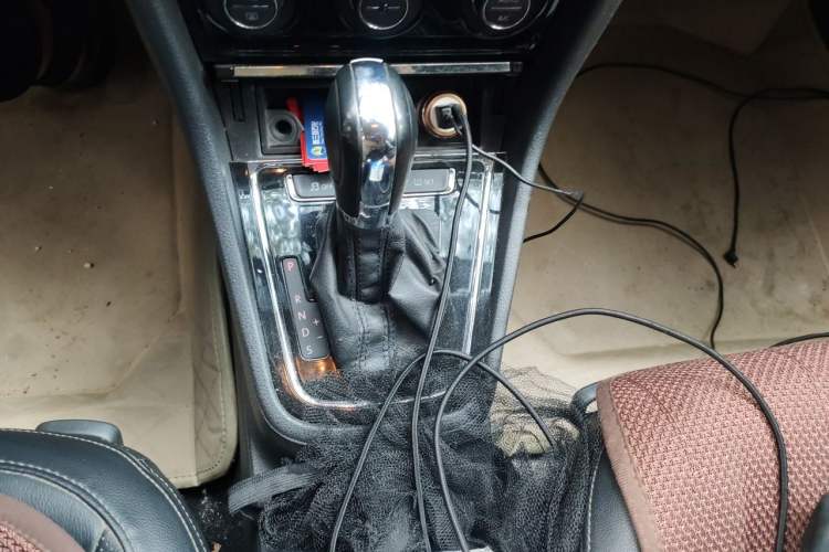 Used Volkswagen Bora 2013 1.6L Automatic Luxury Model Gear Lever