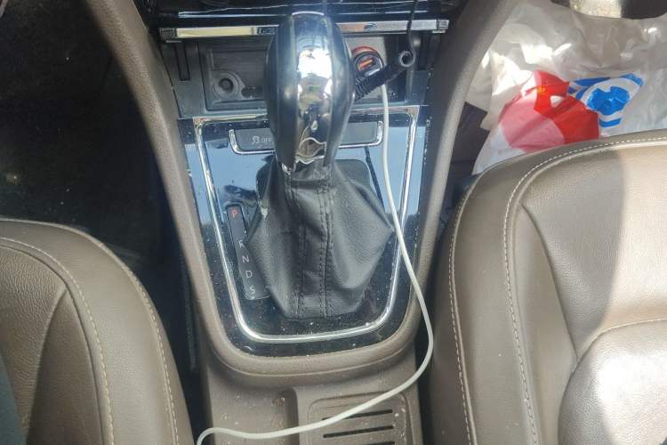 Used Volkswagen Bora 2013 1.6L Automatic Comfort Model Gear Lever