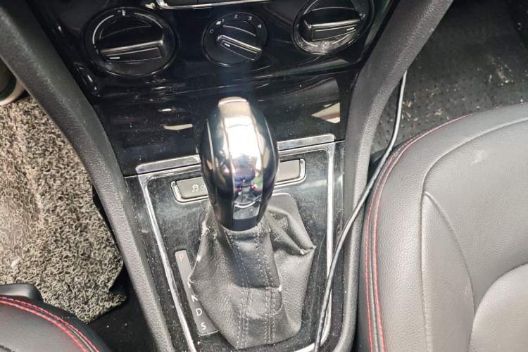Used Volkswagen Bora 2013 1.6L Automatic Fashion Model Gear Lever