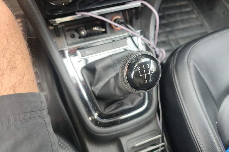 Used Volkswagen Bora 2013 1.6L Manual Fashion Edition Gear Lever