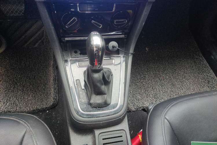 Used Volkswagen Bora 2013 1.4T Automatic Comfort Model Gear Lever