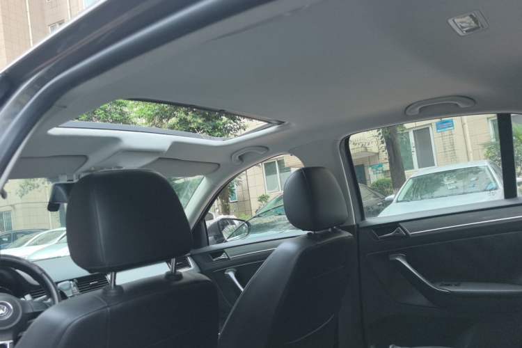 Used Volkswagen Bora 2013 1.6L Manual Comfort Model Headliner