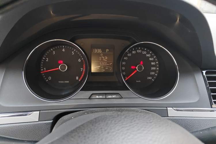 Used Volkswagen Bora 2013 1.6L Automatic Fashion Model Instrument Cluster