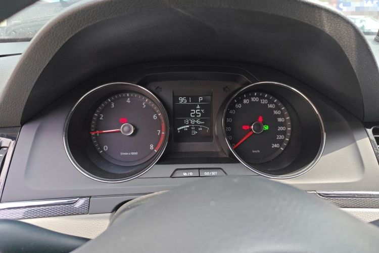 Used Volkswagen Bora 2013 1.6L Automatic Fashion Model Instrument Cluster