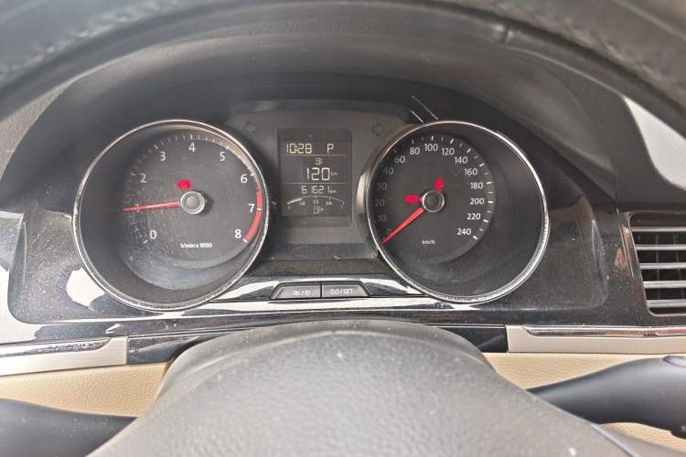 Used Volkswagen Bora 2013 1.6L Automatic Comfort Model Instrument Cluster
