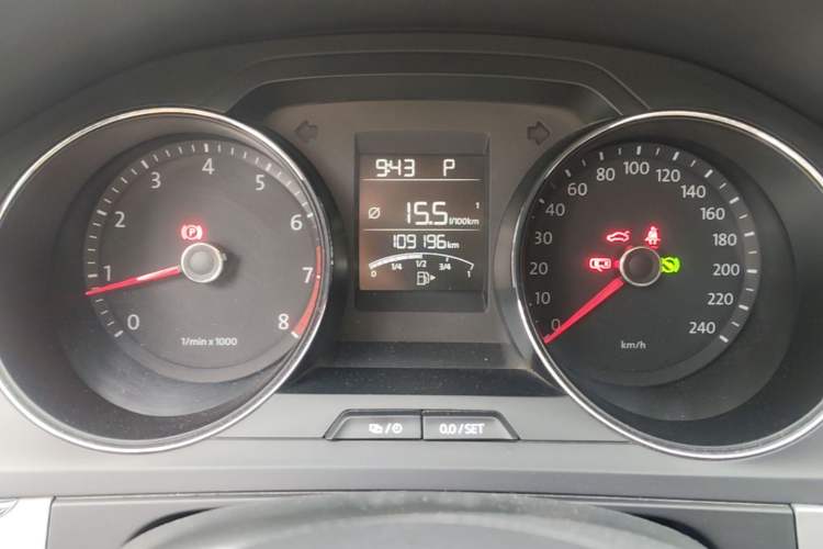 Used Volkswagen Bora 2013 1.6L Automatic Fashion Model Instrument Cluster