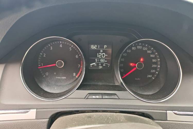 Used Volkswagen Bora 2013 1.6L Automatic Fashion Model Instrument Cluster