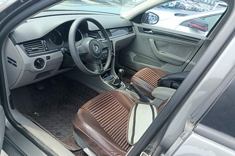 Used Volkswagen Bora 2013 1.6L Manual Fashion Edition Left Front Seat