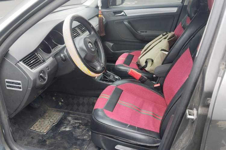 Used Volkswagen Bora 2013 1.6L Automatic Fashion Model Left Front Seat