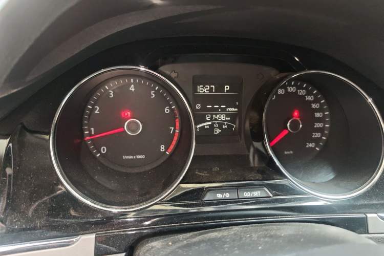 Used Volkswagen Bora 2013 1.4T Automatic Comfort Model Odometer Close Up