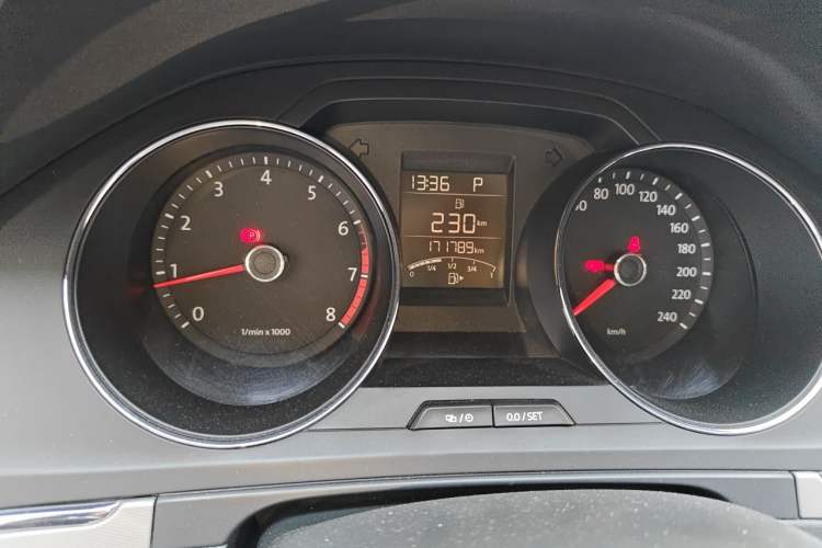 Used Volkswagen Bora 2013 1.6L Automatic Fashion Model Odometer Close Up